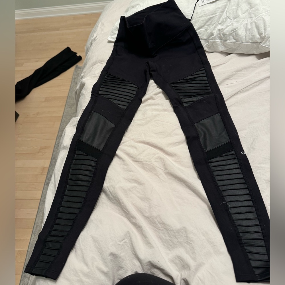 ALO high waisted moto legging - NEVER WORN WITH TAGS
